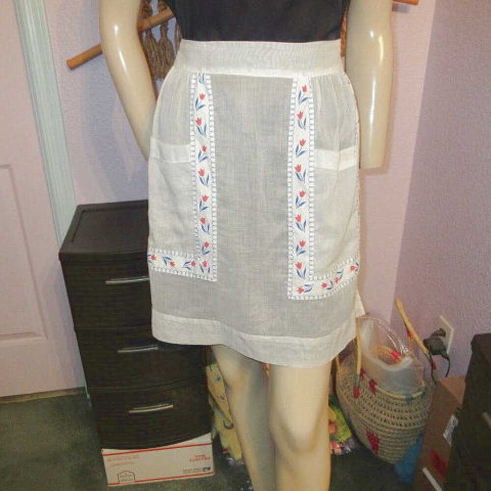 Vintage Carmen Lee Handmade Organza Apron White Tulip Trim Pockets Tradwife 70s